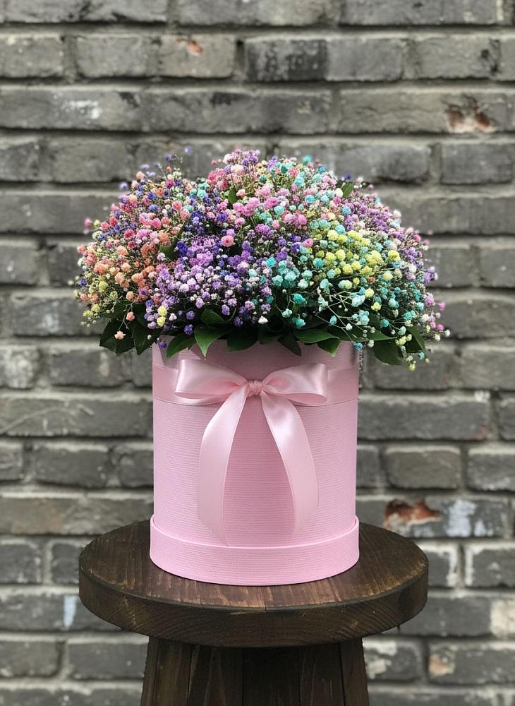 Цветочная композиция из Гипсофила и Розы в шляпной коробке в Даниловке