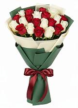 Букет Микс из красных и белых роз в Даниловке