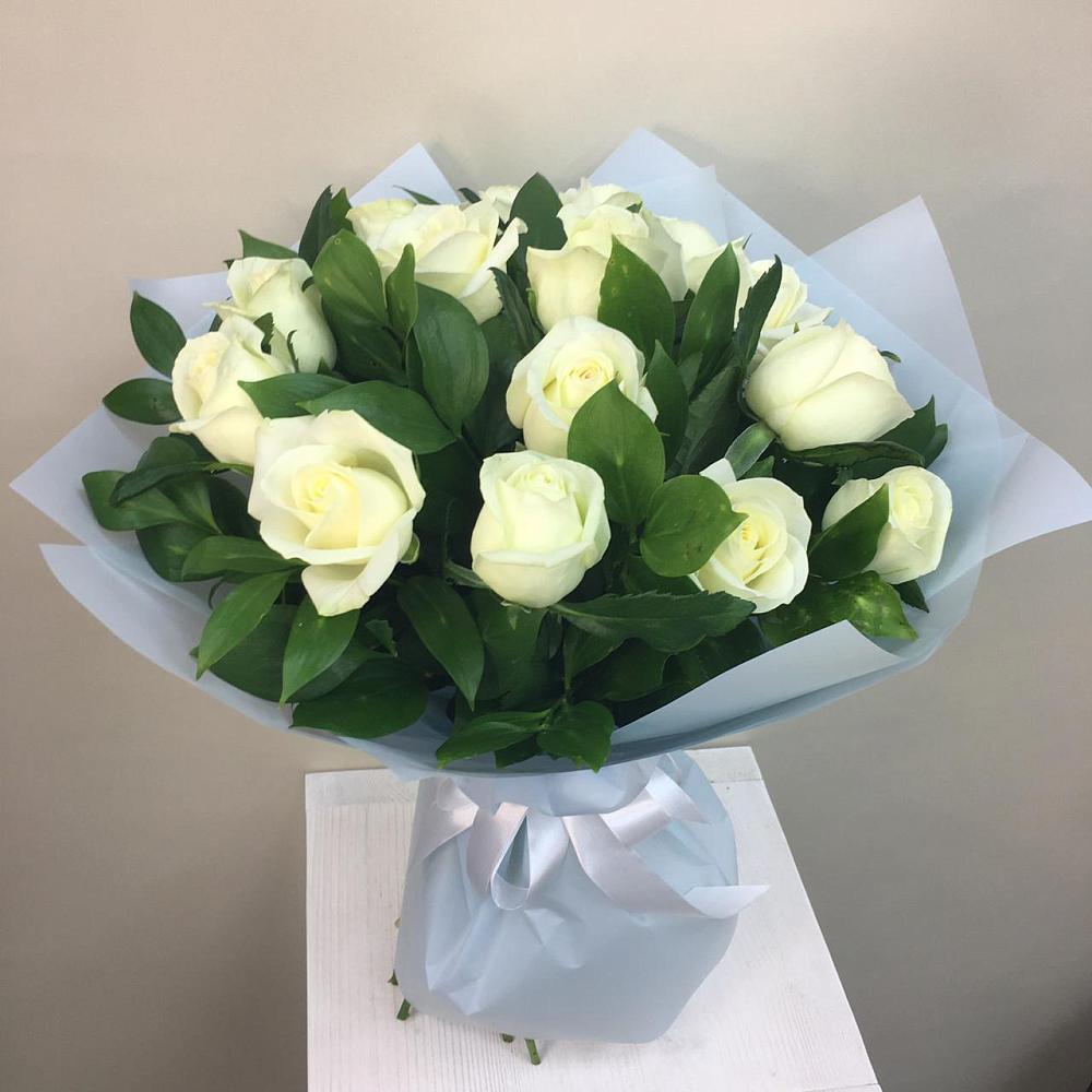 Букет 15 Белых роз Проуд в Даниловке
