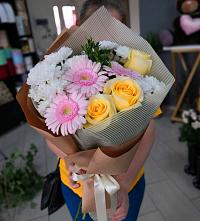 Букет цветов из:  Герберы, Розы и Хризантемы в Даниловке