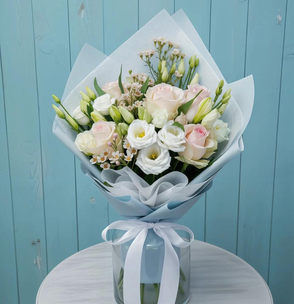 Букет цветов из: Розы и Лизиантусы в Даниловке