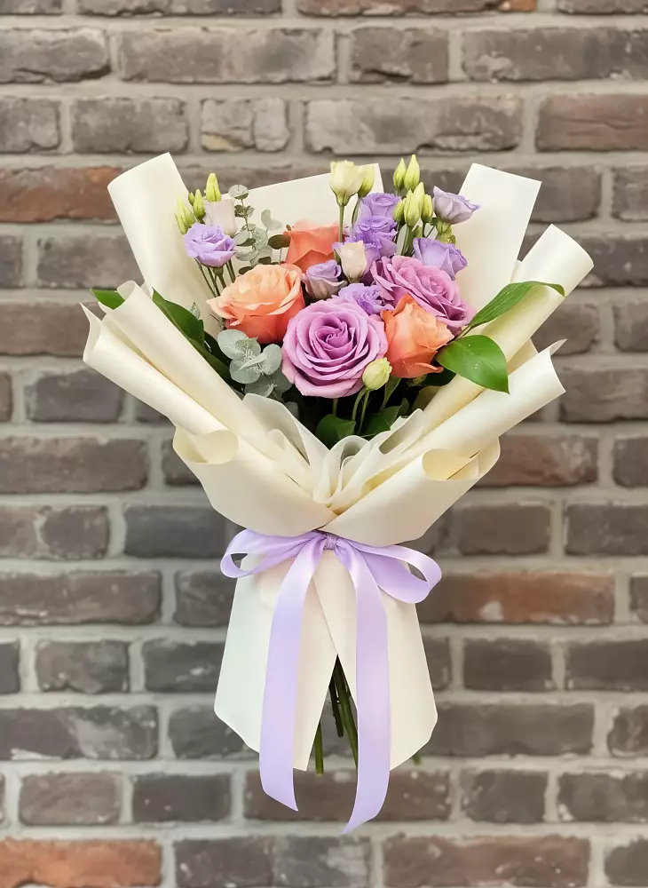 Букет цветов из: Лизиантусы и Розы в Даниловке