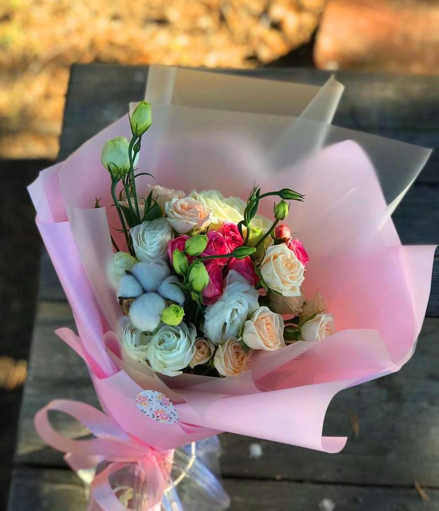 Букет цветов из: Розы и Лизиантусы в Даниловке