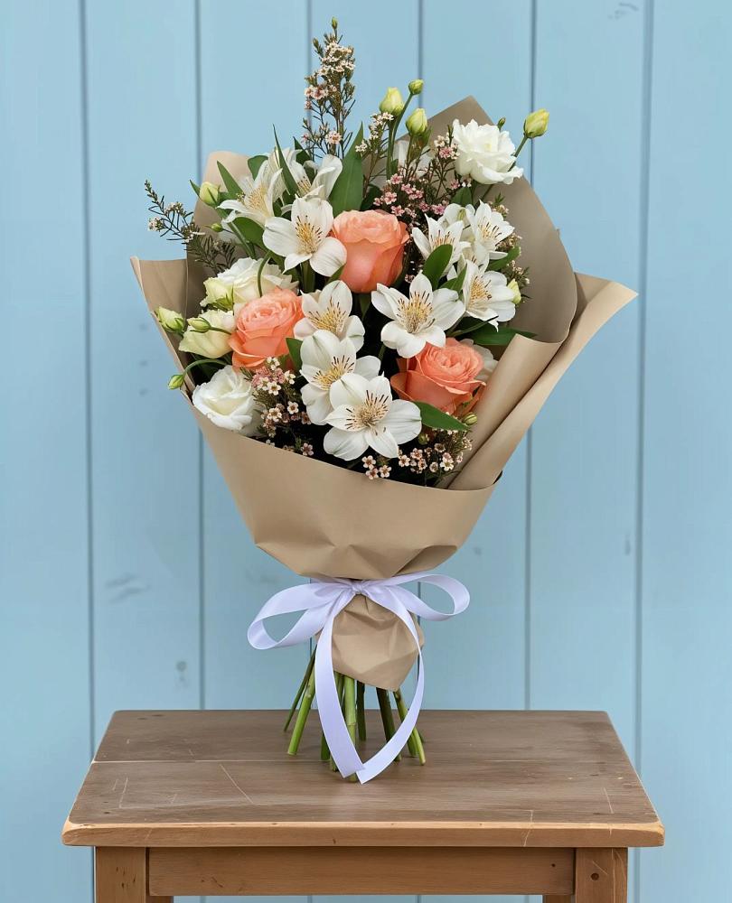Букет цветов из: Альстромерии, Лизиантусы, Розы и Хризантемы в Даниловке