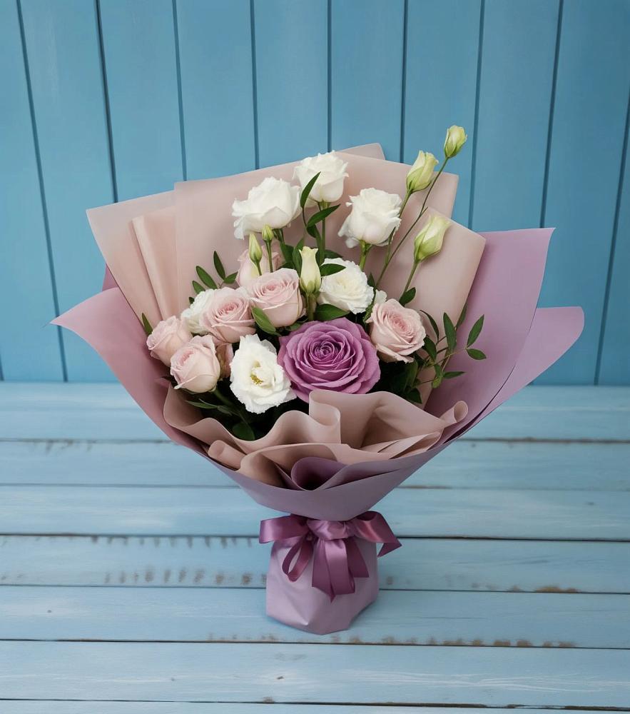 Букет цветов из: Розы и Лизиантусы в Даниловке